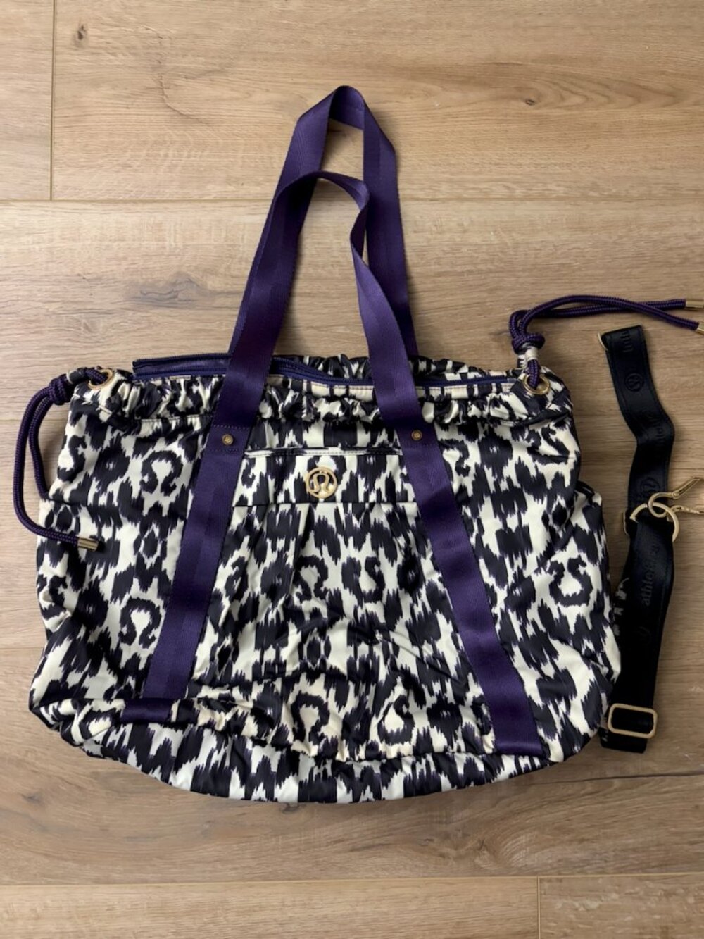 ADORABLE Lululemon print purple and white gym bag